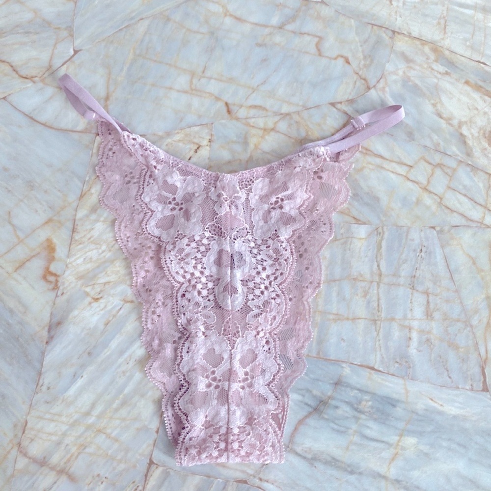 Victoria’s Secret Lingrie Vintage Gorgeous Panties Thong Cheeky Lace Satin Rare